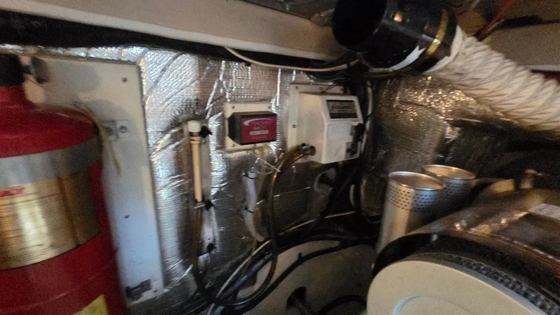 Slide: The Image of Cruisers 4450 Express Motoryacht 2000 - 68