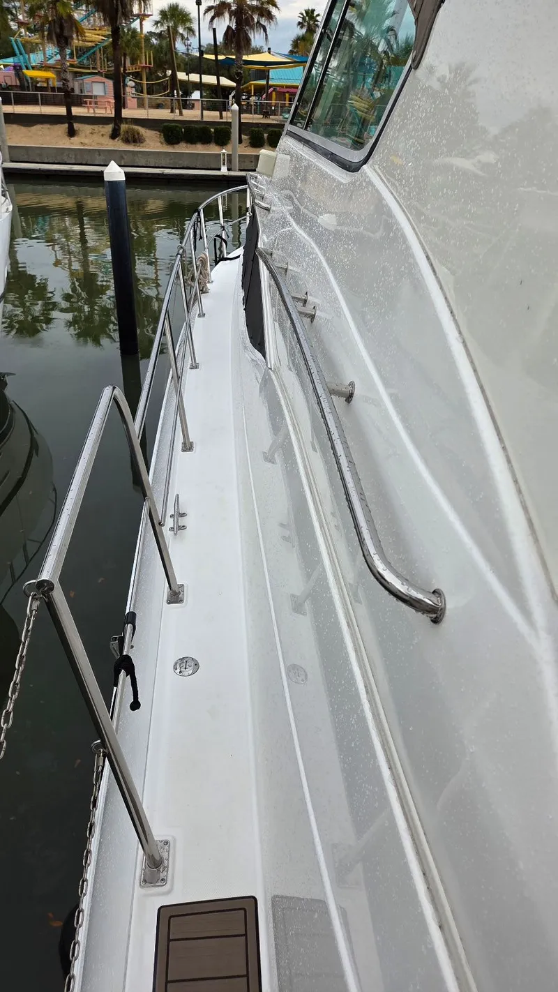 Slide: The Image of Side view of 2000 Cruisers Yachts 4450 Express Motoryacht in harbor. - 8