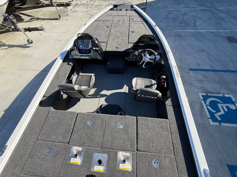 Slide: The Image of Lund Pro-V 1875 Bass w/ 200HP Mercury Pro XS! 2026 - 7