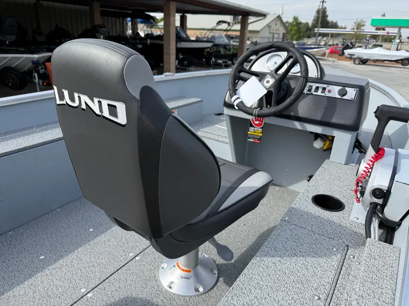 Slide: The Image of Lund 1400 Fury SS w/ 30HP Mercury 2026 - 6