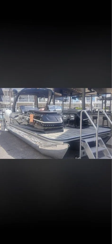 The Image of Veranda V One Series Twin Engine 2025 - undefined