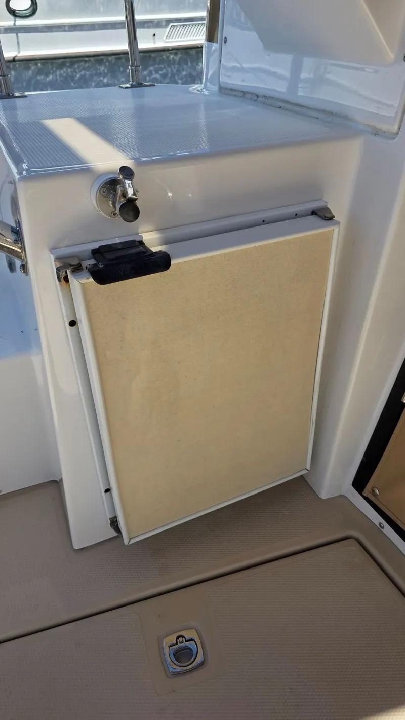 Slide: The Image of Ranger Tug 29-CB 2019 - 14