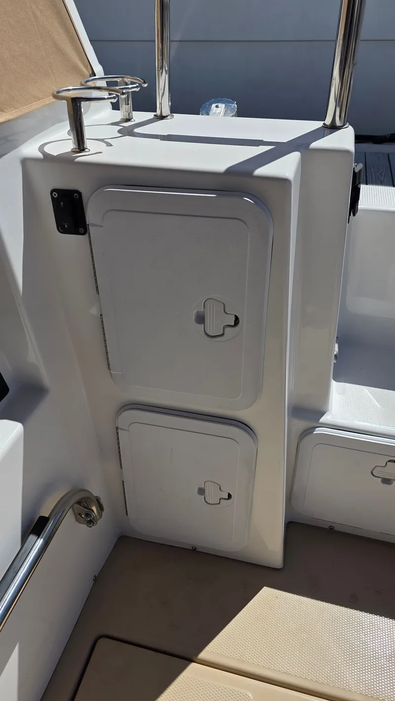 Slide: The Image of Ranger Tug 29-CB 2019 - 15