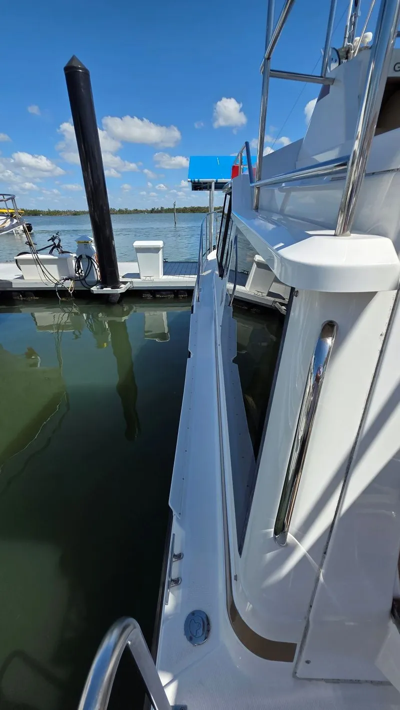 Slide: The Image of Ranger Tug 29-CB 2019 - 21