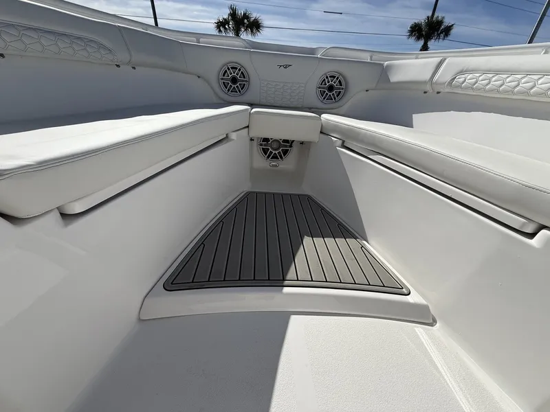 Slide: The Image of Tidewater 282 CC Adventure 2026 - 10