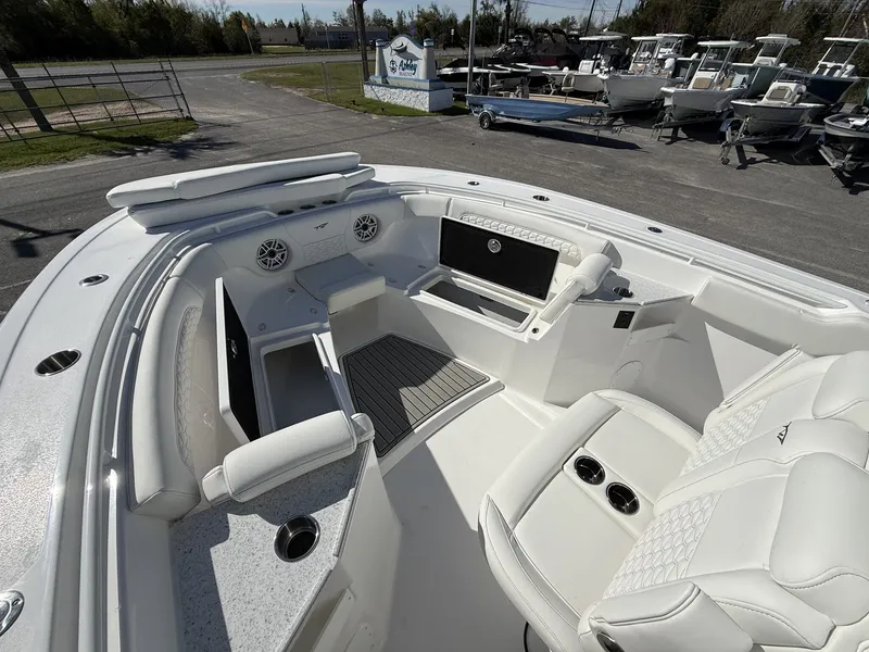 Slide: The Image of Tidewater 282 CC Adventure 2026 - 7