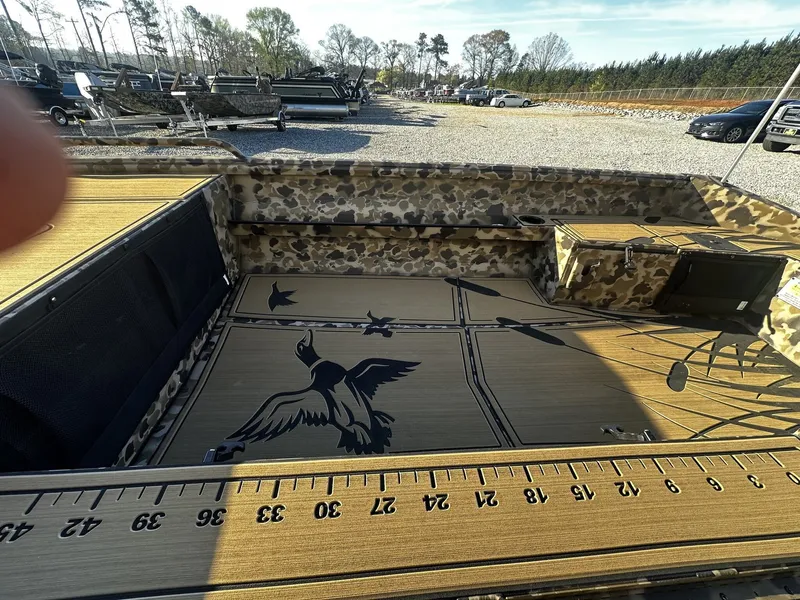 Slide: The Image of Excel Viper F4 CUSTOM SEADECK-1751-60 YAM 2026 - 10