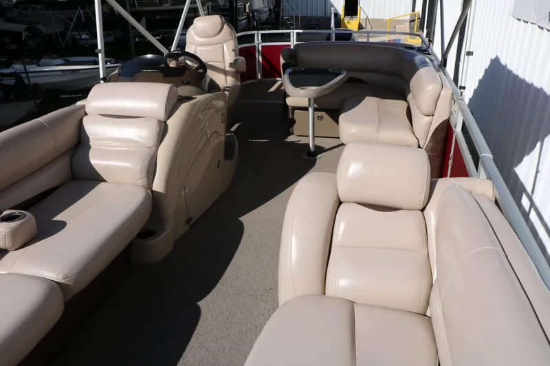 Slide: The Image of Interior of a 2014 Sun Tracker Regency Party Barge 254 Xp3 pontoon boat. - 25