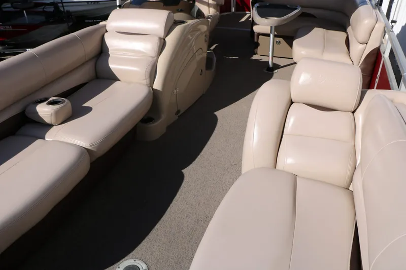 Slide: The Image of Interior of a 2014 Sun Tracker Regency Party Barge 254 Xp3 pontoon boat. - 26