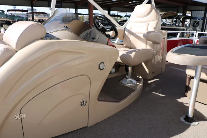 Slide: The Image of Interior of a 2014 Sun Tracker Regency Party Barge 254 Xp3 pontoon boat. - 40