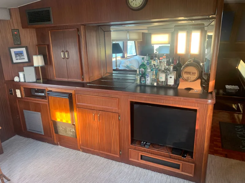 Slide: The Image of Hatteras 53 Extended Deckhouse Motor Yacht 1984 - 10