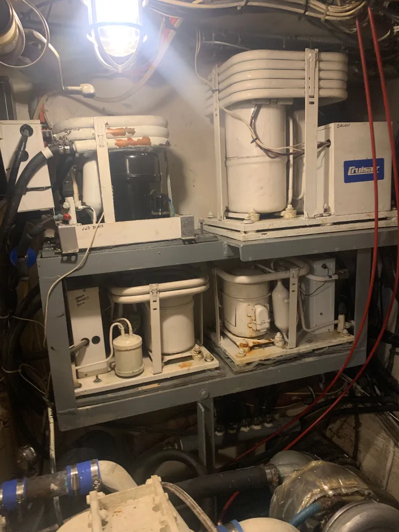 Slide: The Image of Hatteras 53 Extended Deckhouse Motor Yacht 1984 - 103