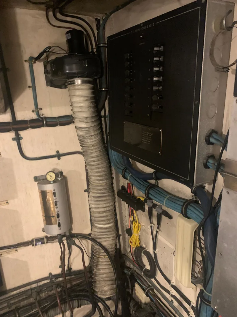 Slide: The Image of Hatteras 53 Extended Deckhouse Motor Yacht 1984 - 106