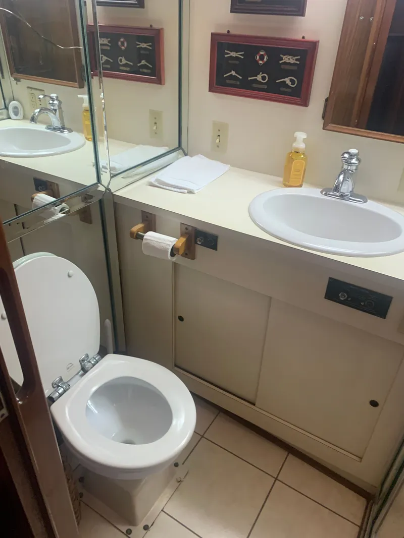 Slide: The Image of Hatteras 53 Extended Deckhouse Motor Yacht 1984 - 109