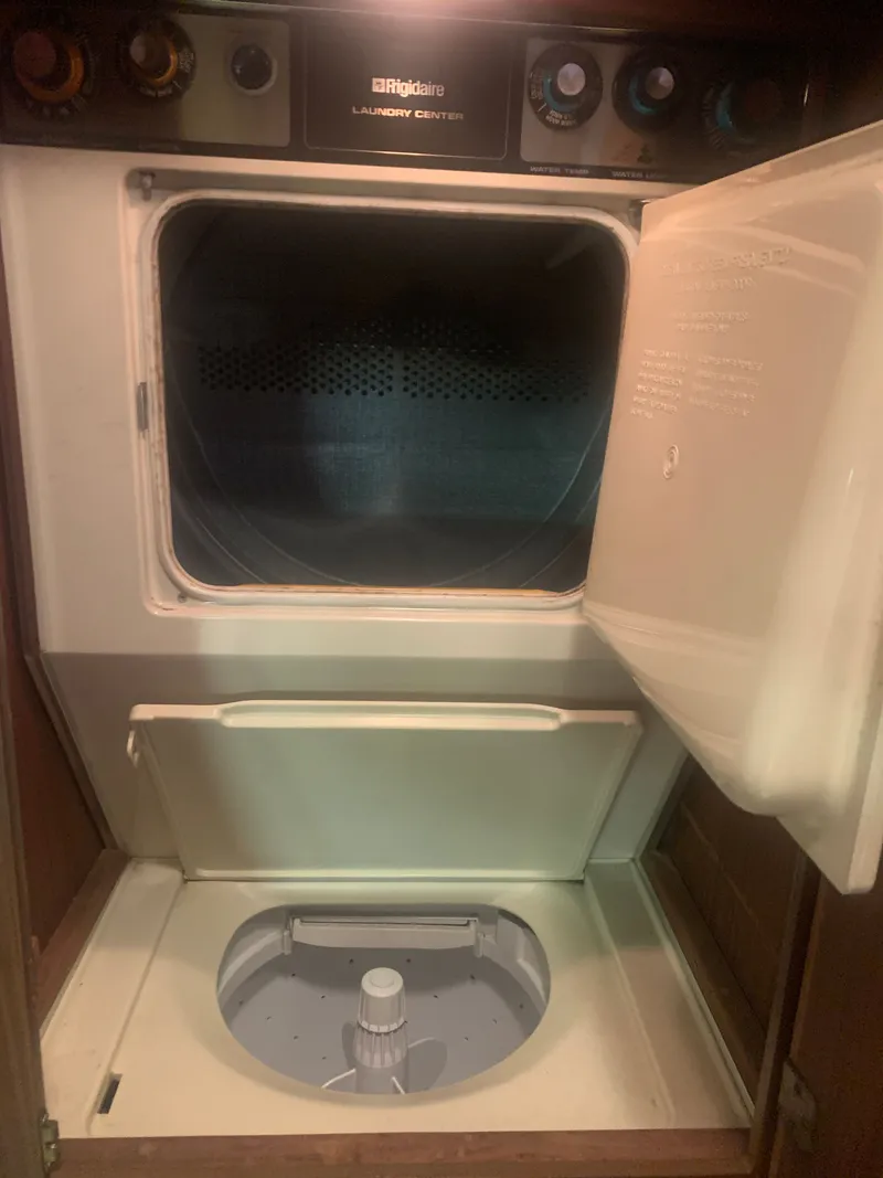 Slide: The Image of Hatteras 53 Extended Deckhouse Motor Yacht 1984 - 120