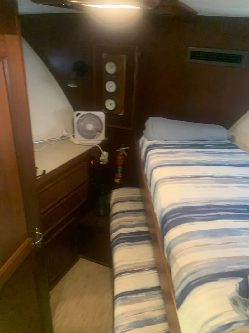 Slide: The Image of Hatteras 53 Extended Deckhouse Motor Yacht 1984 - 121