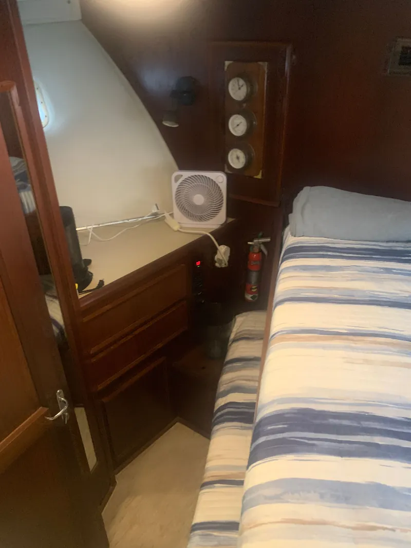 Slide: The Image of Hatteras 53 Extended Deckhouse Motor Yacht 1984 - 122