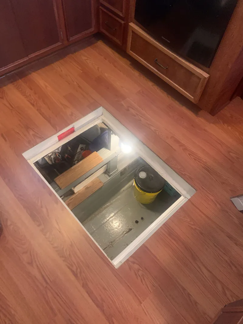 Slide: The Image of Hatteras 53 Extended Deckhouse Motor Yacht 1984 - 127