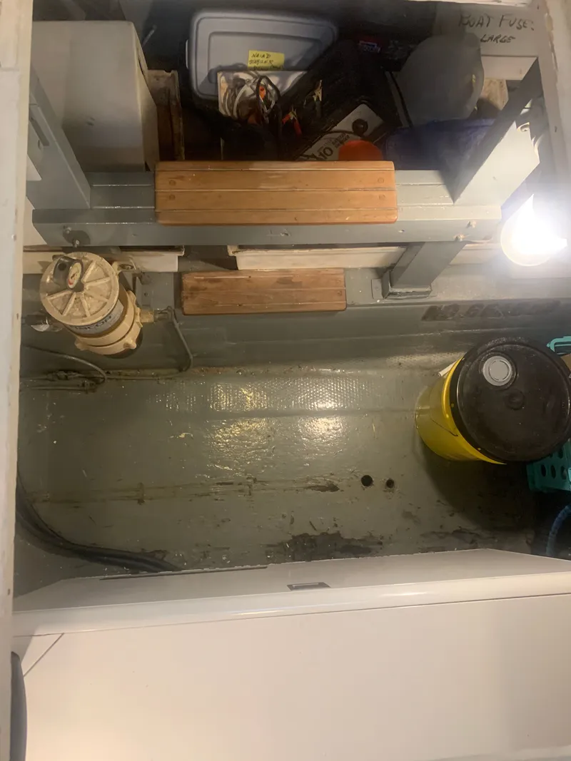 Slide: The Image of Hatteras 53 Extended Deckhouse Motor Yacht 1984 - 128