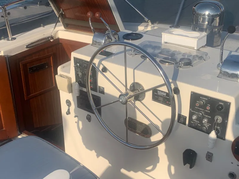 Slide: The Image of Hatteras 53 Extended Deckhouse Motor Yacht 1984 - 146