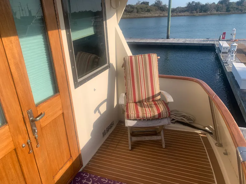 Slide: The Image of Hatteras 53 Extended Deckhouse Motor Yacht 1984 - 157