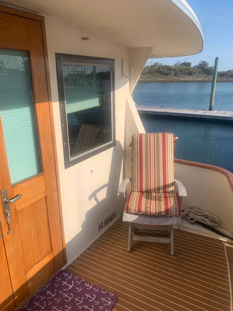 Slide: The Image of Hatteras 53 Extended Deckhouse Motor Yacht 1984 - 159