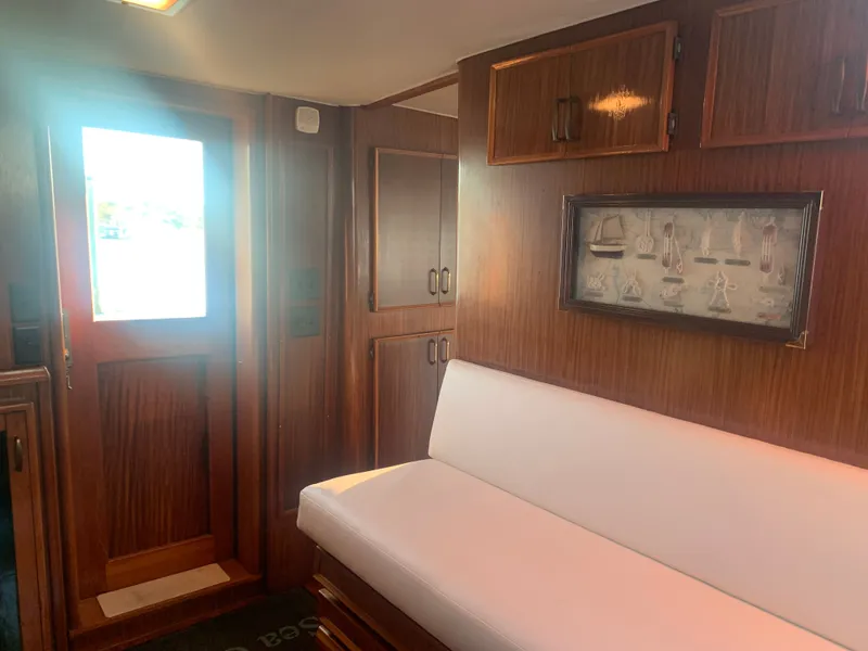 Slide: The Image of Hatteras 53 Extended Deckhouse Motor Yacht 1984 - 16