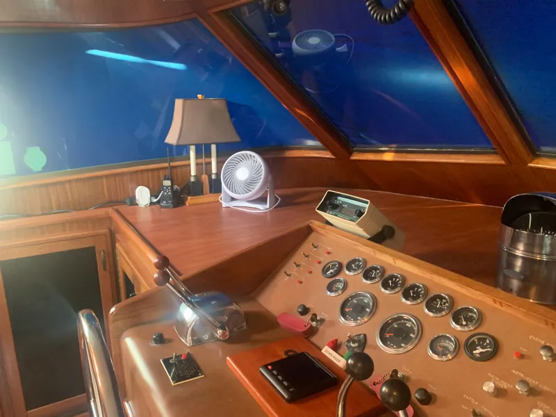 Slide: The Image of Hatteras 53 Extended Deckhouse Motor Yacht 1984 - 19