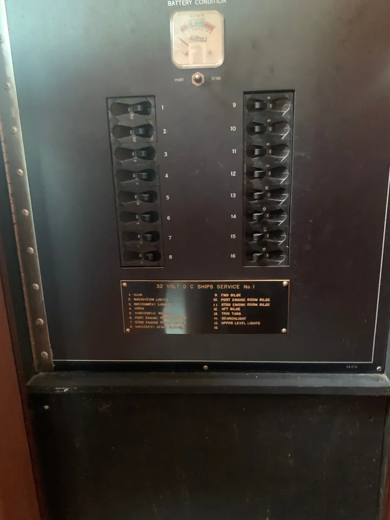 Slide: The Image of Hatteras 53 Extended Deckhouse Motor Yacht 1984 - 26