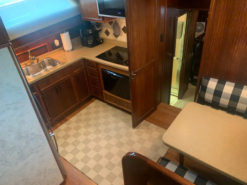 Slide: The Image of Hatteras 53 Extended Deckhouse Motor Yacht 1984 - 28