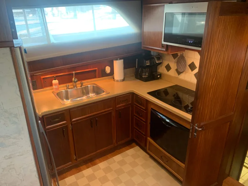 Slide: The Image of Hatteras 53 Extended Deckhouse Motor Yacht 1984 - 29