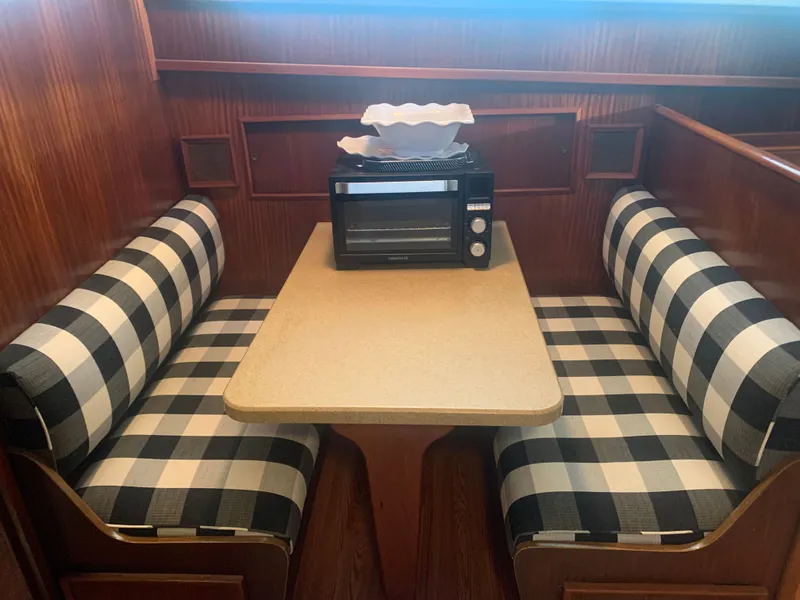 Slide: The Image of Hatteras 53 Extended Deckhouse Motor Yacht 1984 - 3