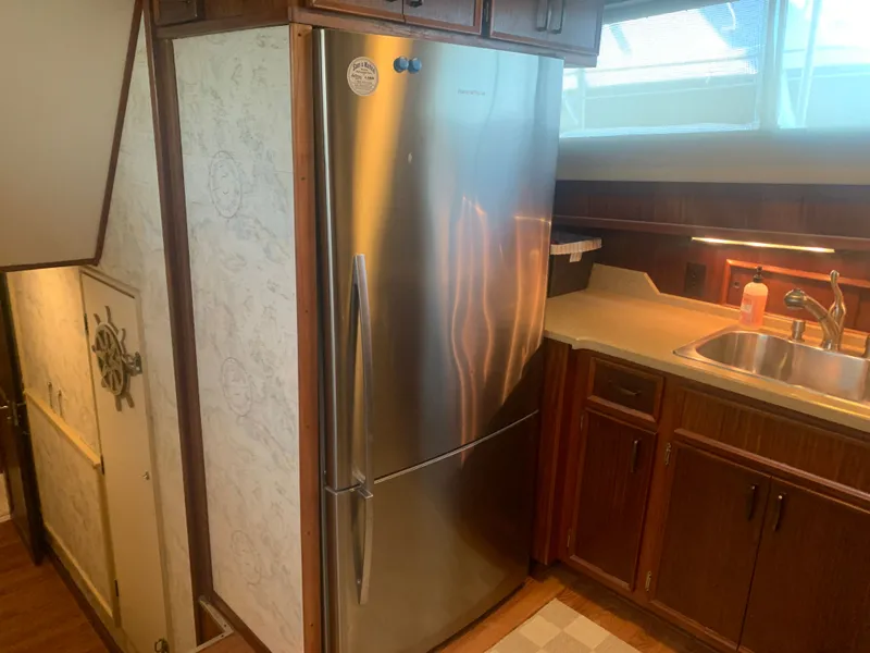 Slide: The Image of Hatteras 53 Extended Deckhouse Motor Yacht 1984 - 33