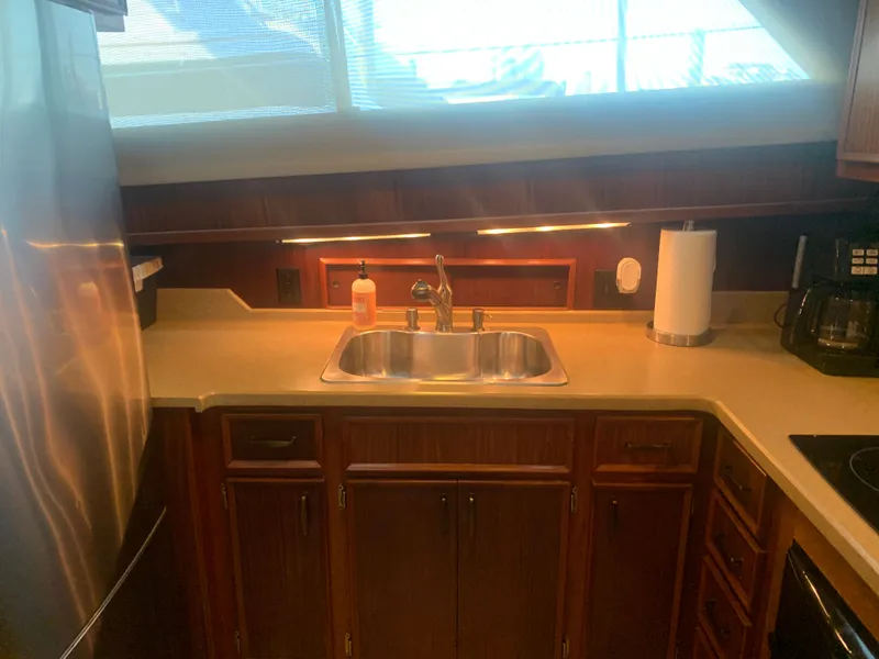 Slide: The Image of Hatteras 53 Extended Deckhouse Motor Yacht 1984 - 34