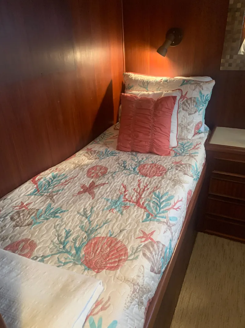 Slide: The Image of Hatteras 53 Extended Deckhouse Motor Yacht 1984 - 42