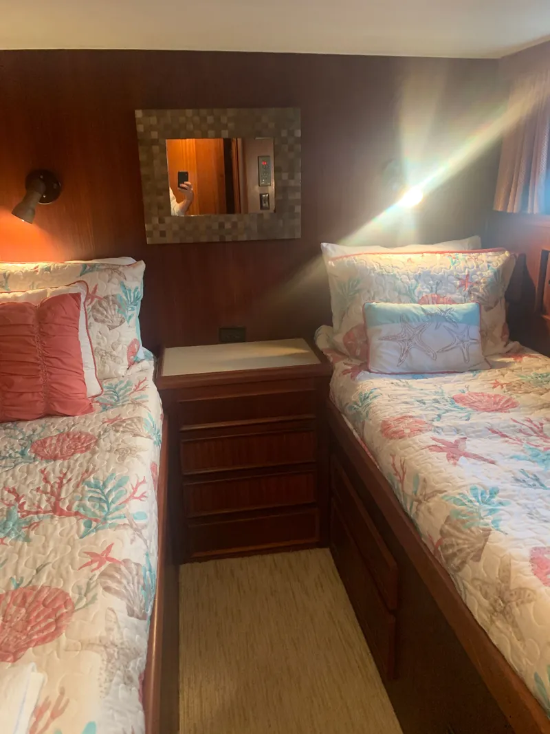 Slide: The Image of Hatteras 53 Extended Deckhouse Motor Yacht 1984 - 44