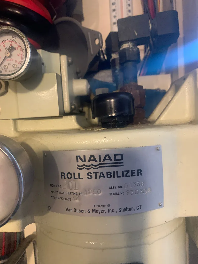 Slide: The Image of Hatteras 53 Extended Deckhouse Motor Yacht 1984 - 49