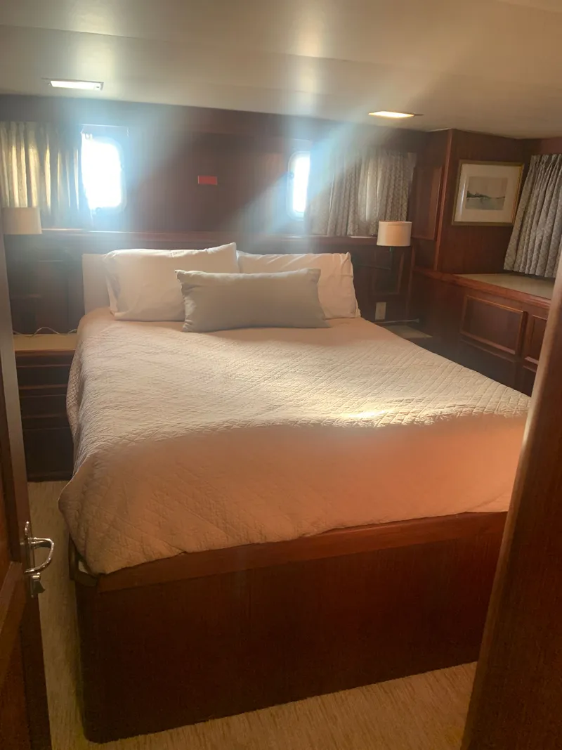 Slide: The Image of Hatteras 53 Extended Deckhouse Motor Yacht 1984 - 53