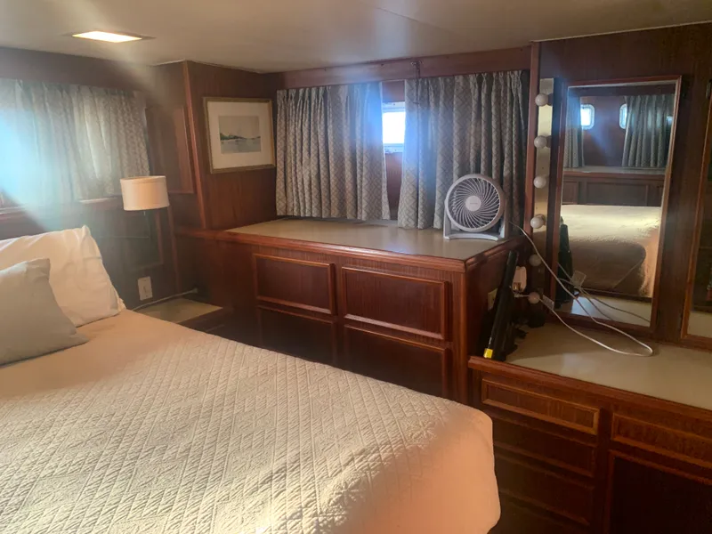 Slide: The Image of Hatteras 53 Extended Deckhouse Motor Yacht 1984 - 59