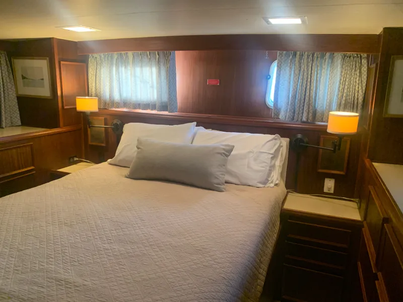 Slide: The Image of Hatteras 53 Extended Deckhouse Motor Yacht 1984 - 61