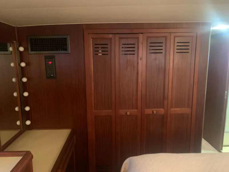 Slide: The Image of Hatteras 53 Extended Deckhouse Motor Yacht 1984 - 65