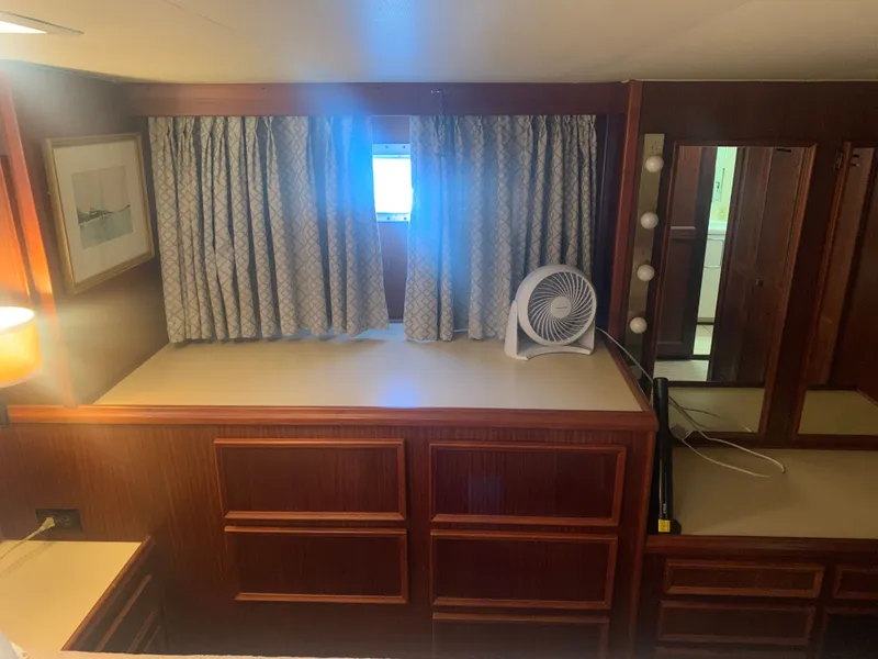 Slide: The Image of Hatteras 53 Extended Deckhouse Motor Yacht 1984 - 67