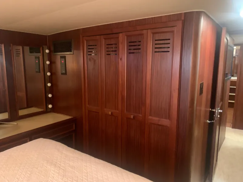 Slide: The Image of Hatteras 53 Extended Deckhouse Motor Yacht 1984 - 70