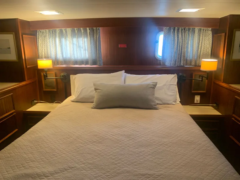 Slide: The Image of Hatteras 53 Extended Deckhouse Motor Yacht 1984 - 71