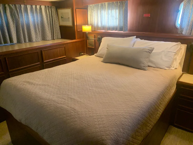 Slide: The Image of Hatteras 53 Extended Deckhouse Motor Yacht 1984 - 72