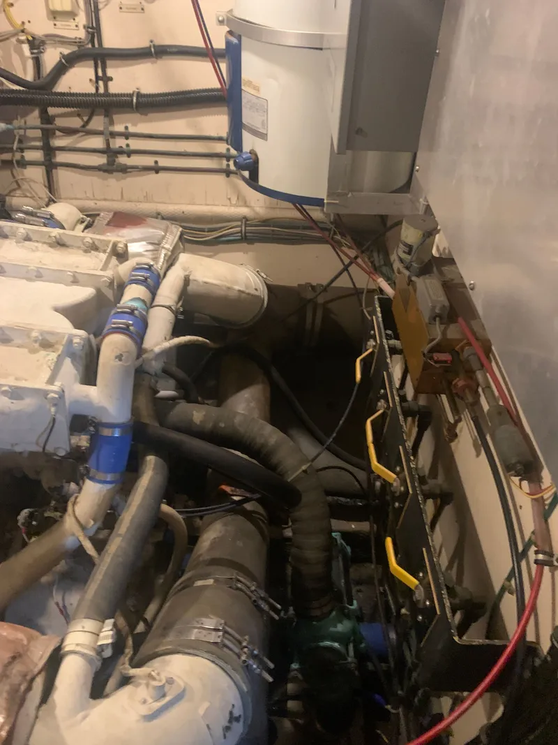 Slide: The Image of Hatteras 53 Extended Deckhouse Motor Yacht 1984 - 76