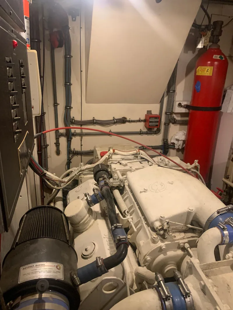 Slide: The Image of Hatteras 53 Extended Deckhouse Motor Yacht 1984 - 77