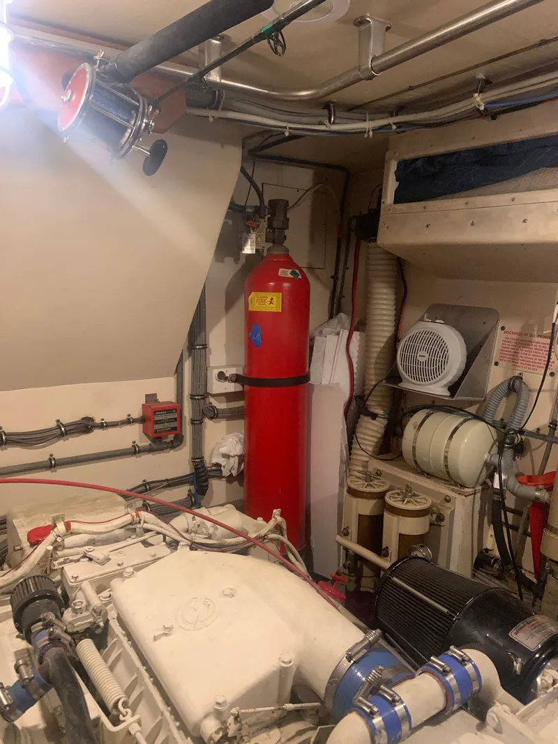 Slide: The Image of Hatteras 53 Extended Deckhouse Motor Yacht 1984 - 78