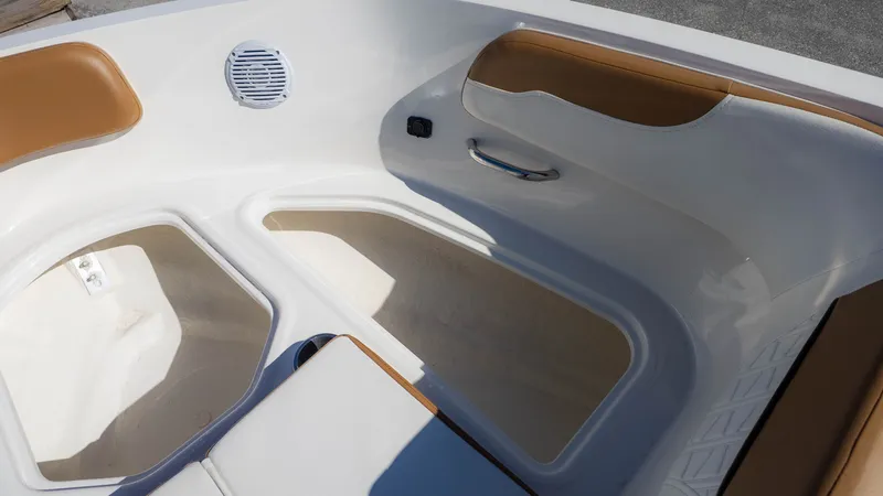 Slide: The Image of Bayliner VR5 2022 - 14