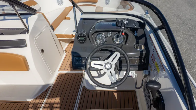 Slide: The Image of Bayliner VR5 2022 - 17